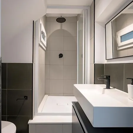 Guesthost - Moh! Creative Apartment *